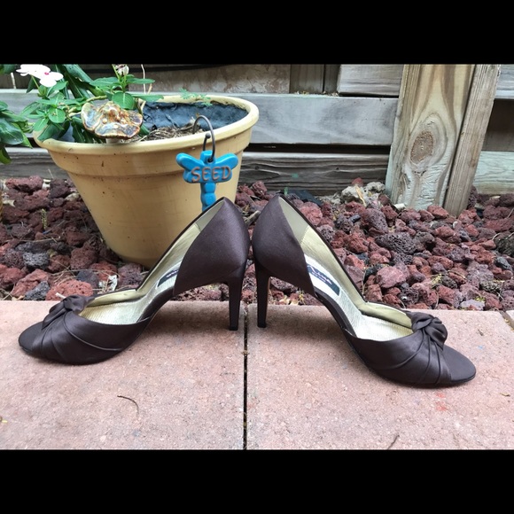 Nina Kyleen Satin Heels - Picture 5 of 8